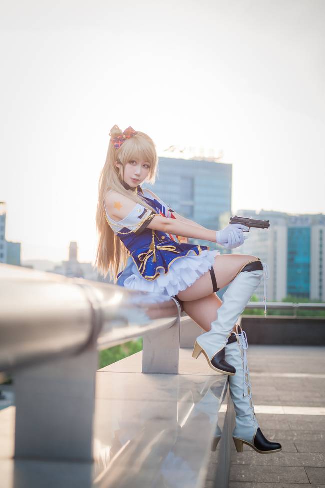 南小鸟cos图完美变身女警官