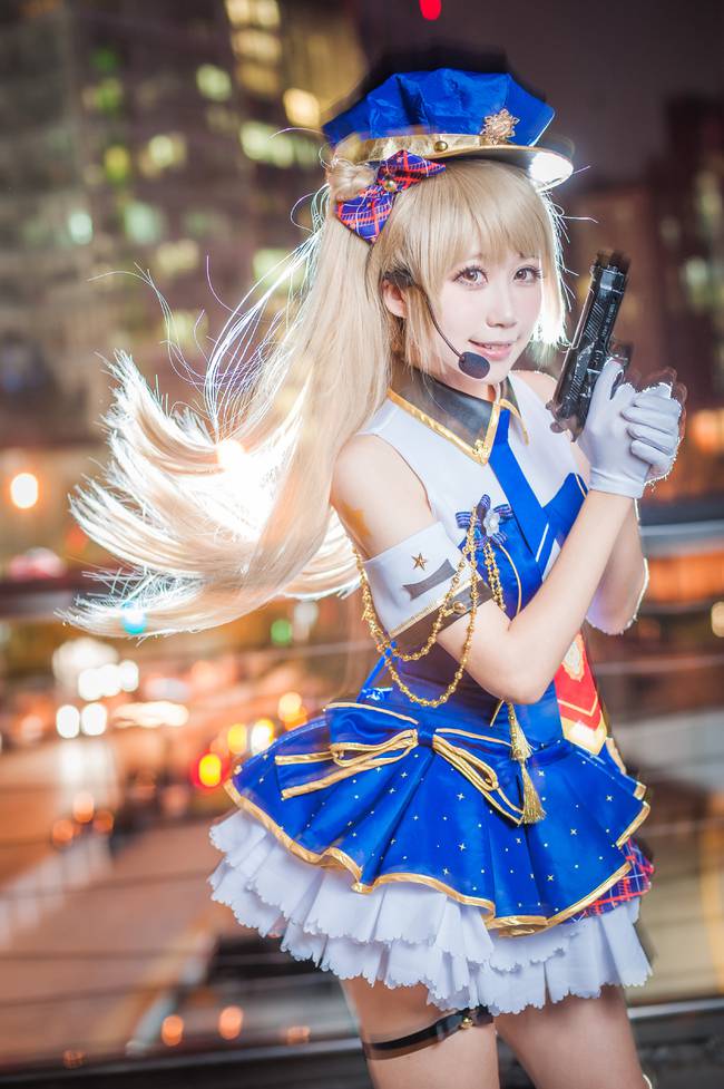 南小鸟cos图完美变身女警官
