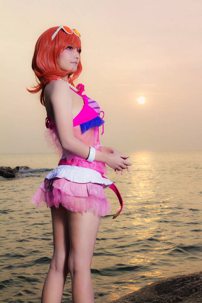 夏日海边唯美Cosplay女生图片