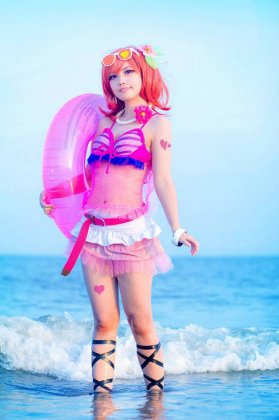 夏日海边唯美Cosplay女生图片