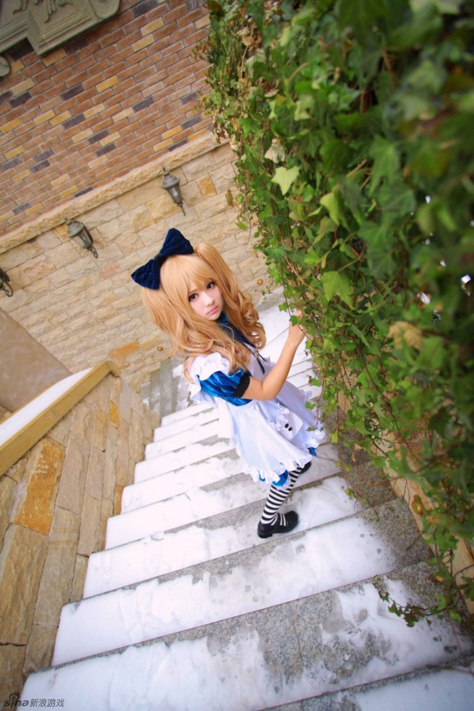 童颜萝莉妹子变身爱丽丝cos图片