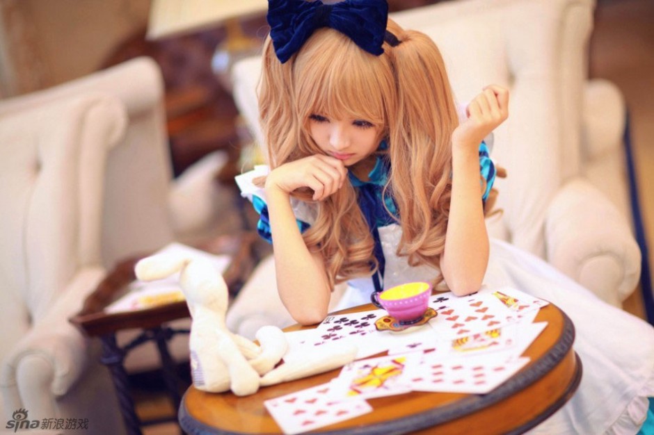 童颜萝莉妹子变身爱丽丝cos图片