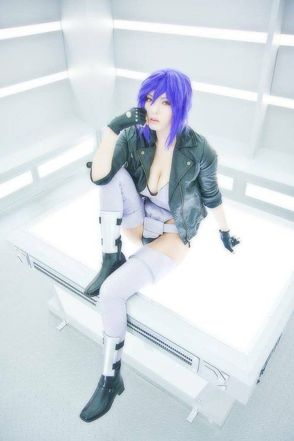 日本人气Coser砂月馨性感图集