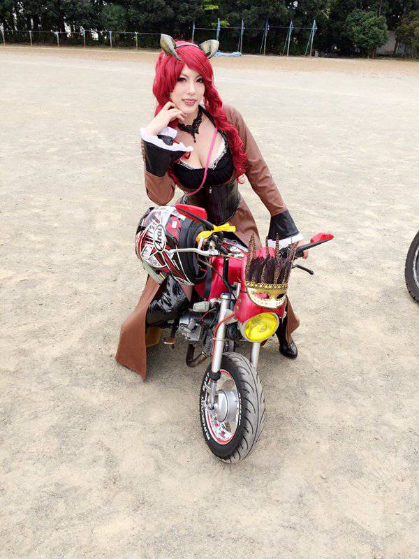 日本人气Coser砂月馨性感图集