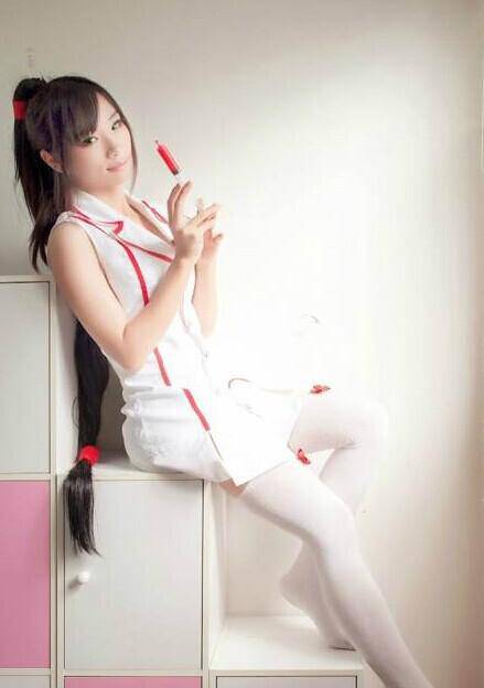 性感阿卡丽cos护士装诱惑照