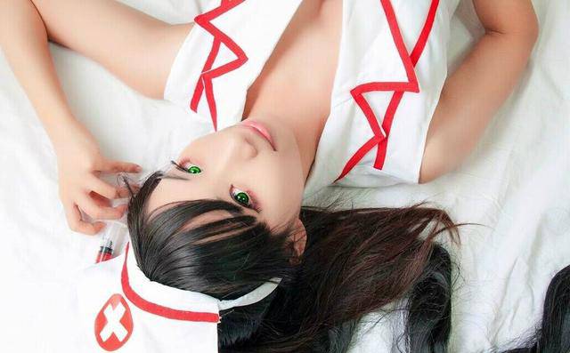 性感阿卡丽cos护士装诱惑照