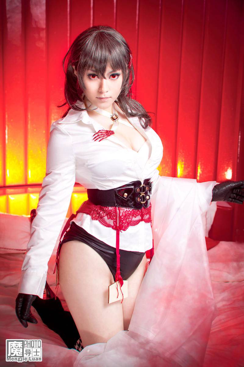 日本著名性感coser倾情演绎伊邪那美