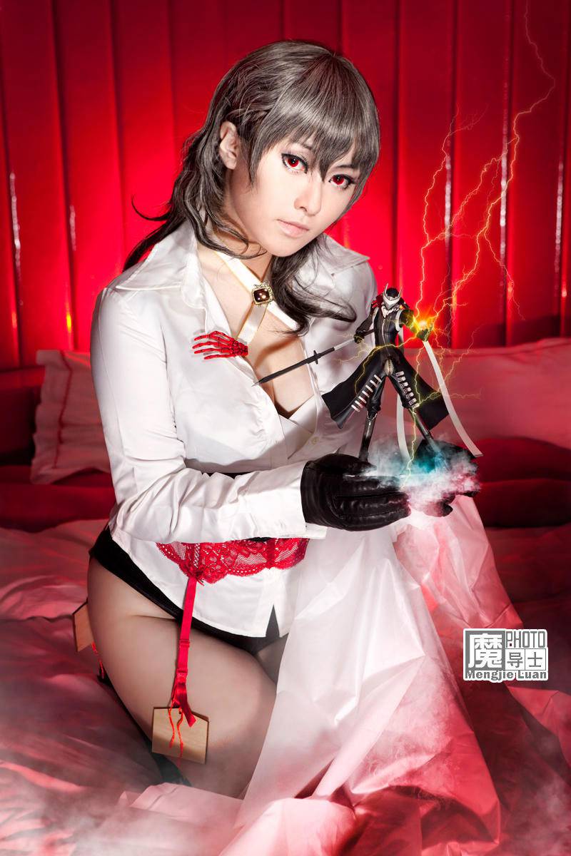 日本著名性感coser倾情演绎伊邪那美