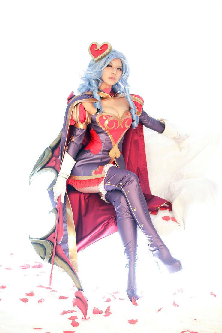 觅心女王艾希cos性感火辣