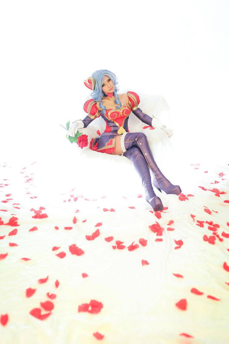 觅心女王艾希cos性感火辣