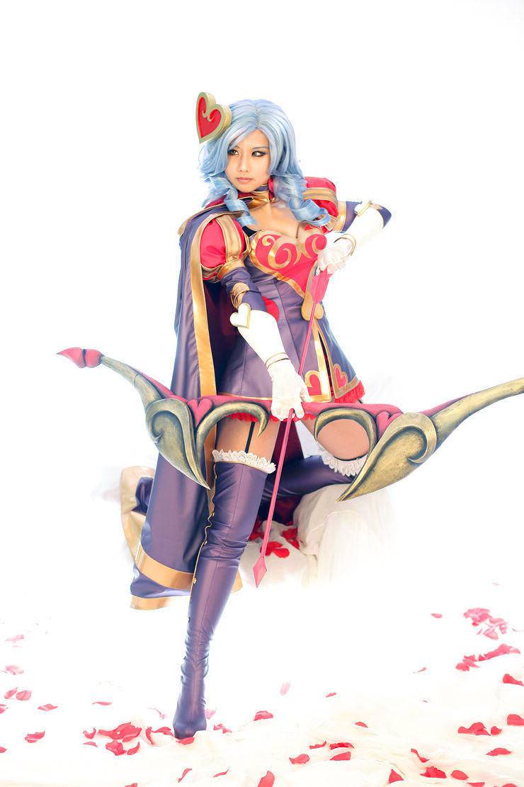 觅心女王艾希cos性感火辣