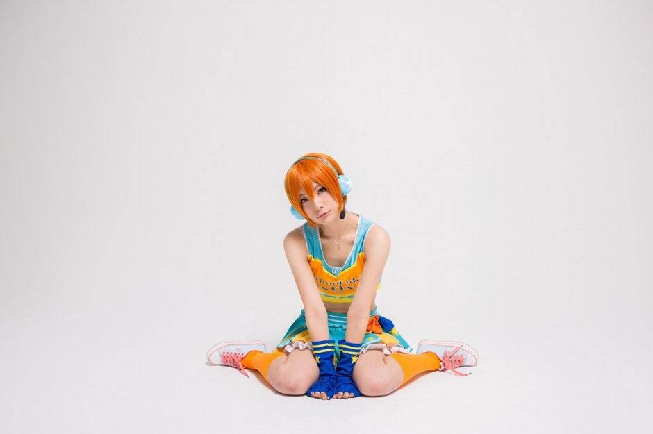 日本Coser少女神坂琉菜活力无限写真照