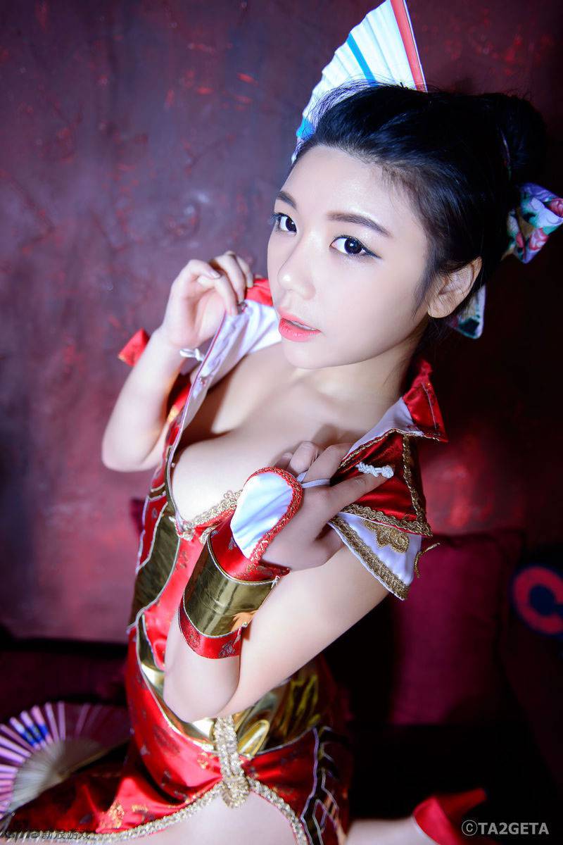 韩国性感妹子超能战联cos诱惑十足