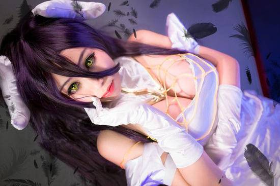 雅儿贝德cosplay大秀性感凹凸身材