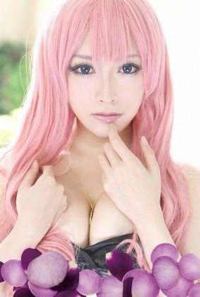 粉红诱惑美女性感cos吸引眼球