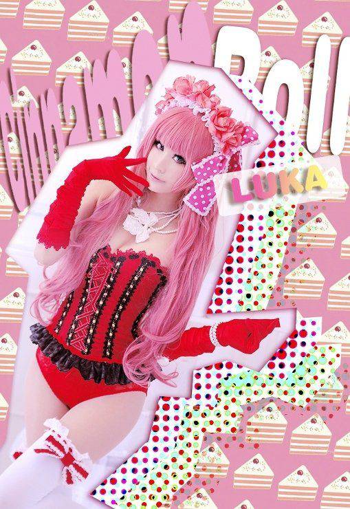 粉红诱惑美女性感cos吸引眼球