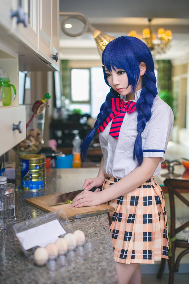 厨房的蓝色头发猫猫cos图