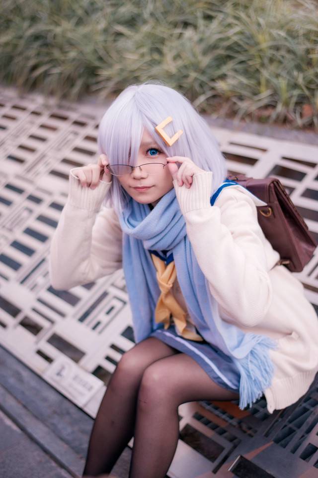 妹子室外动漫黑丝cosplay图