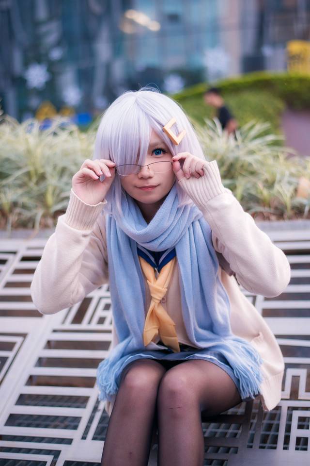 妹子室外动漫黑丝cosplay图