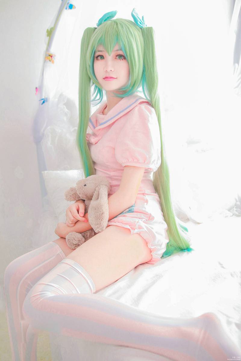 90后嫩模cos装扮秀图片来袭