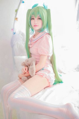 90后嫩模cos装扮秀图片来袭