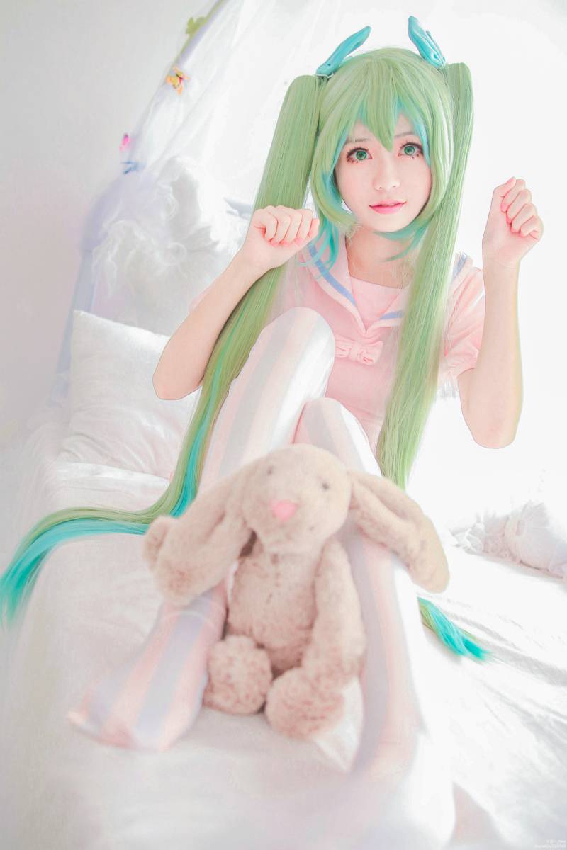 90后嫩模cos装扮秀图片来袭