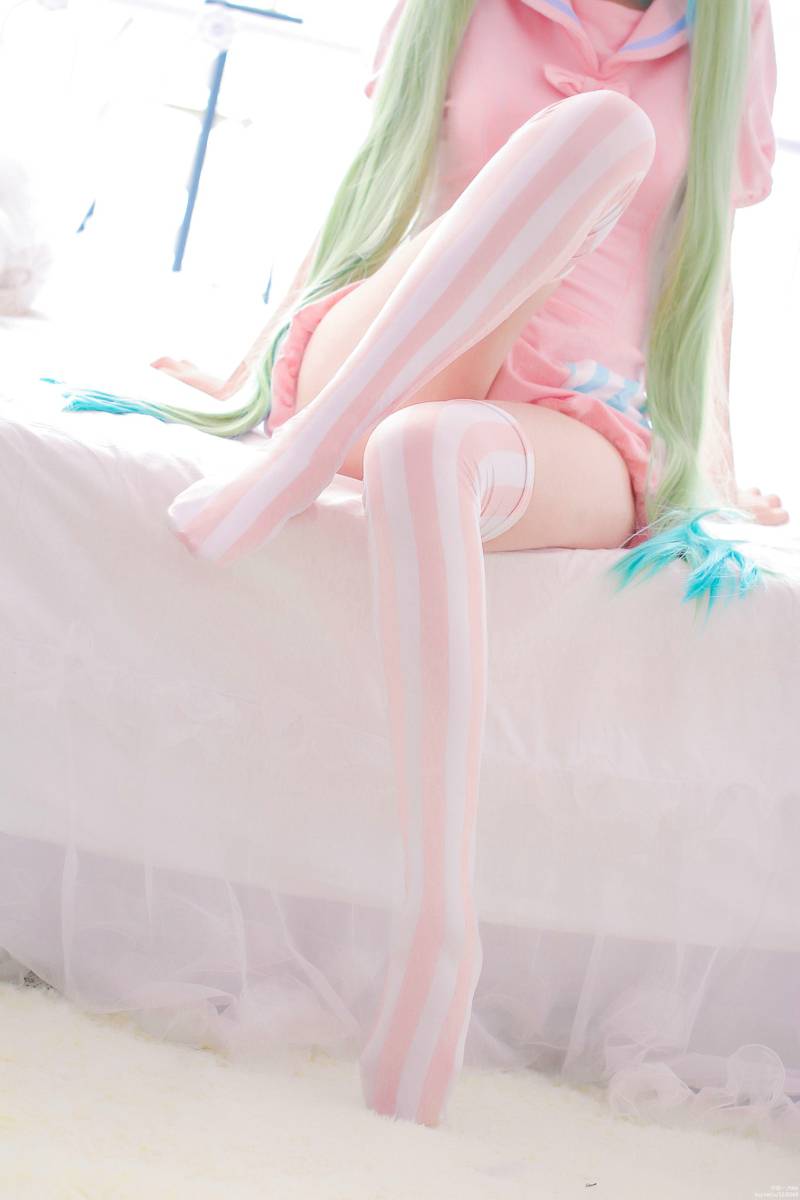 90后嫩模cos装扮秀图片来袭