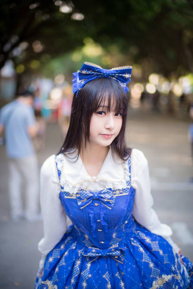 漫展上的cos美女裙底图片