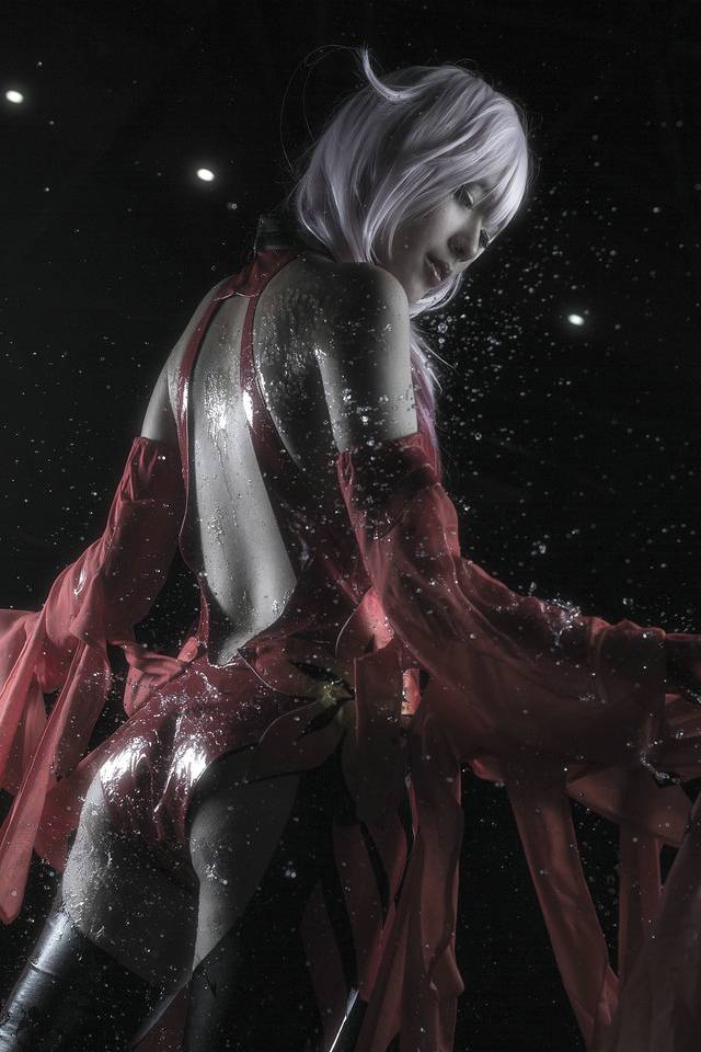 粉毛妹性感cos图片