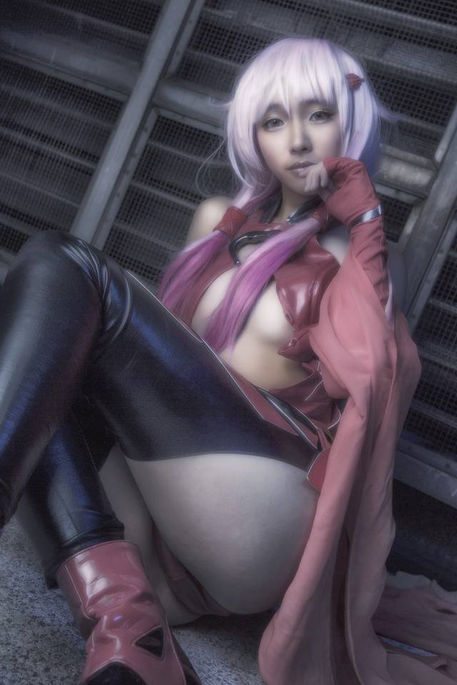 粉毛妹性感cos图片