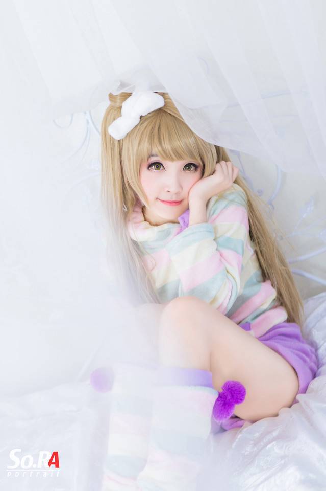 大眼睛女生可爱cos图片