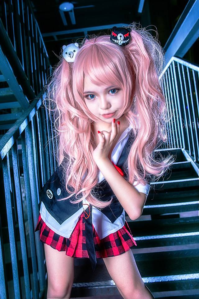 学生制服粉毛妹cos图片