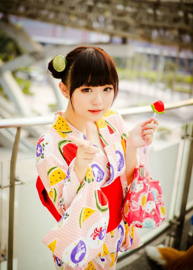 粉嫩嫩的日漫coser图片