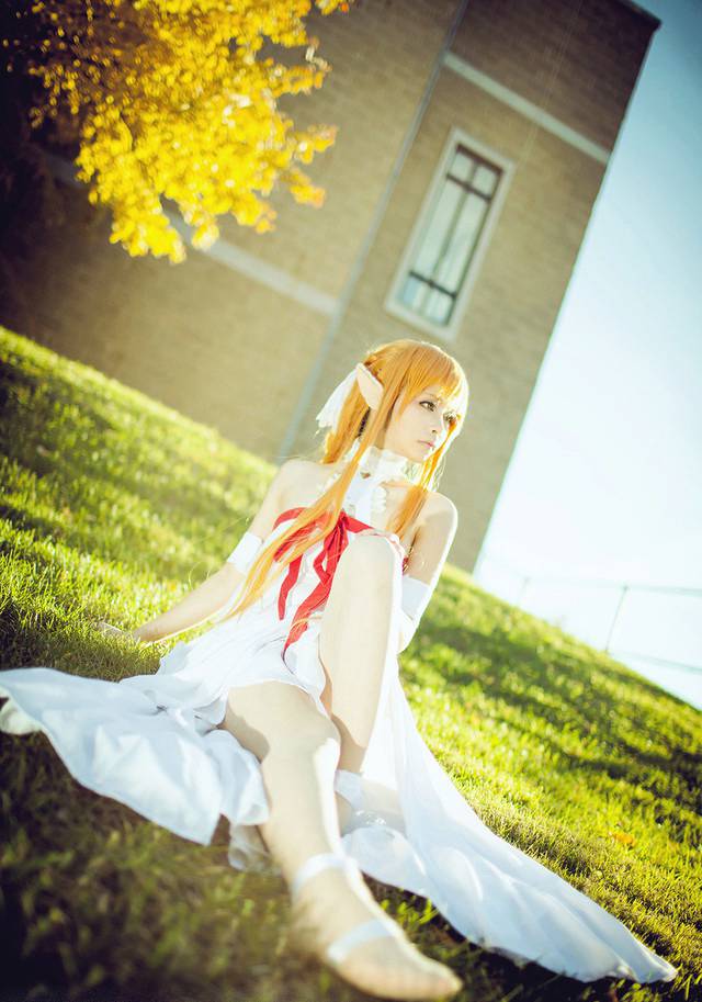 丛林中的cosplay黄发诱受图片