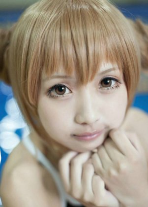 泳池里很萌的萝莉cos图片