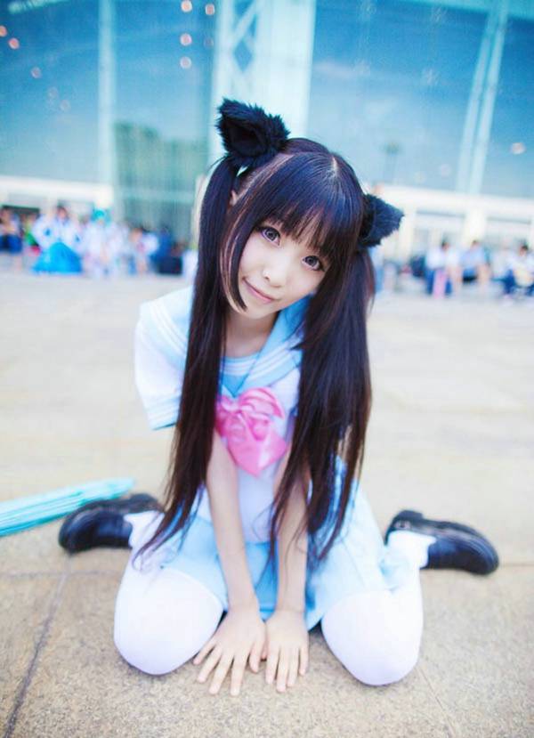 双马尾萌妹子白丝cos图片