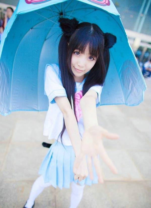 双马尾萌妹子白丝cos图片