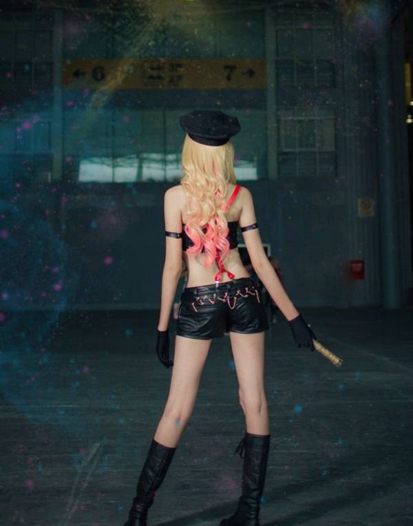 性感美女cosplay图片卷发