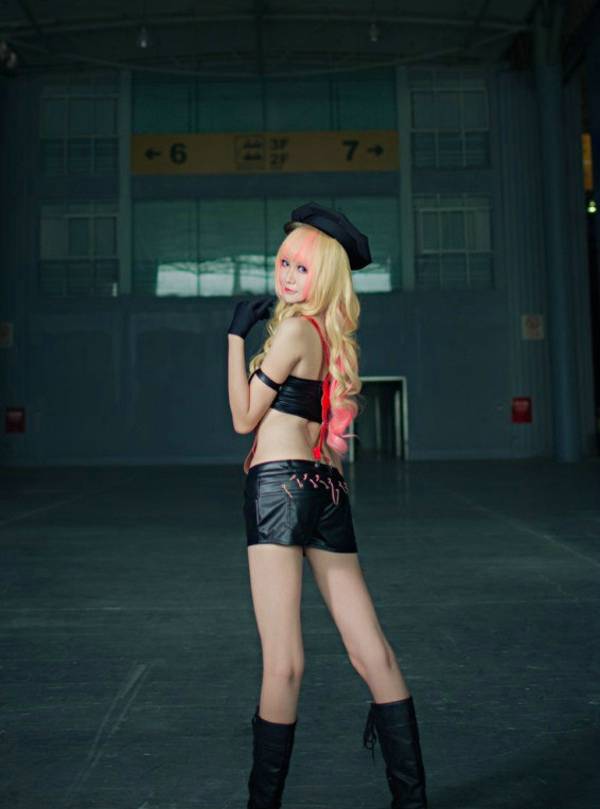 性感美女cosplay图片卷发