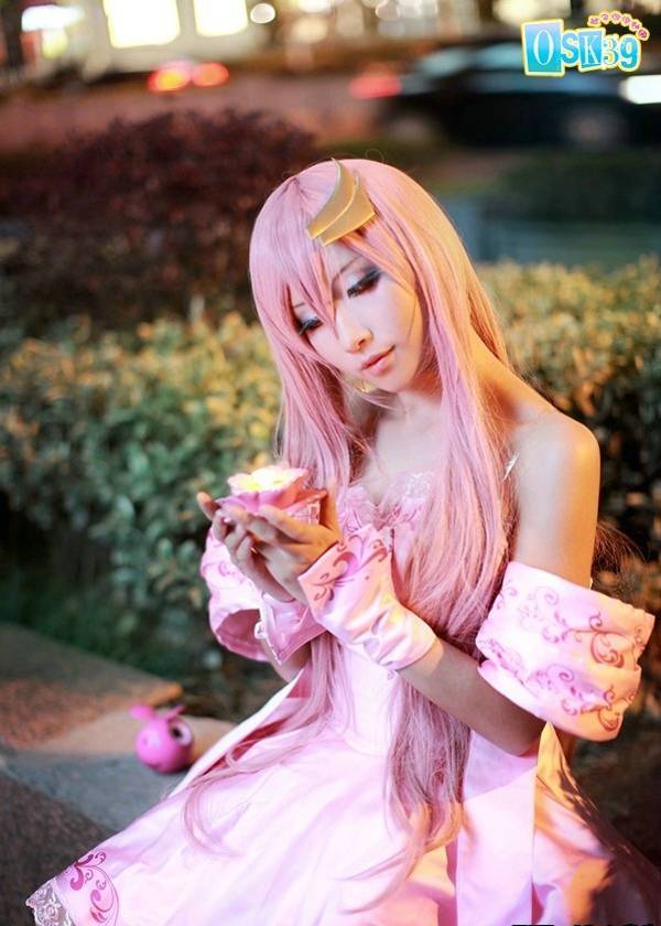 动漫粉发角色cos福利图片