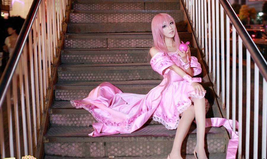 动漫粉发角色cos福利图片