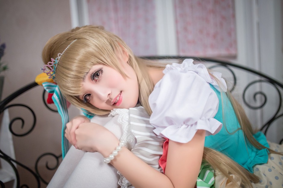 闺房里的cosplay公主图片欣赏