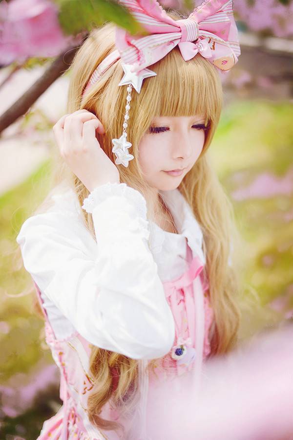 樱花初音唯美户外cos图