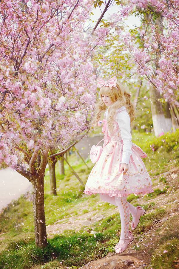 樱花初音唯美户外cos图