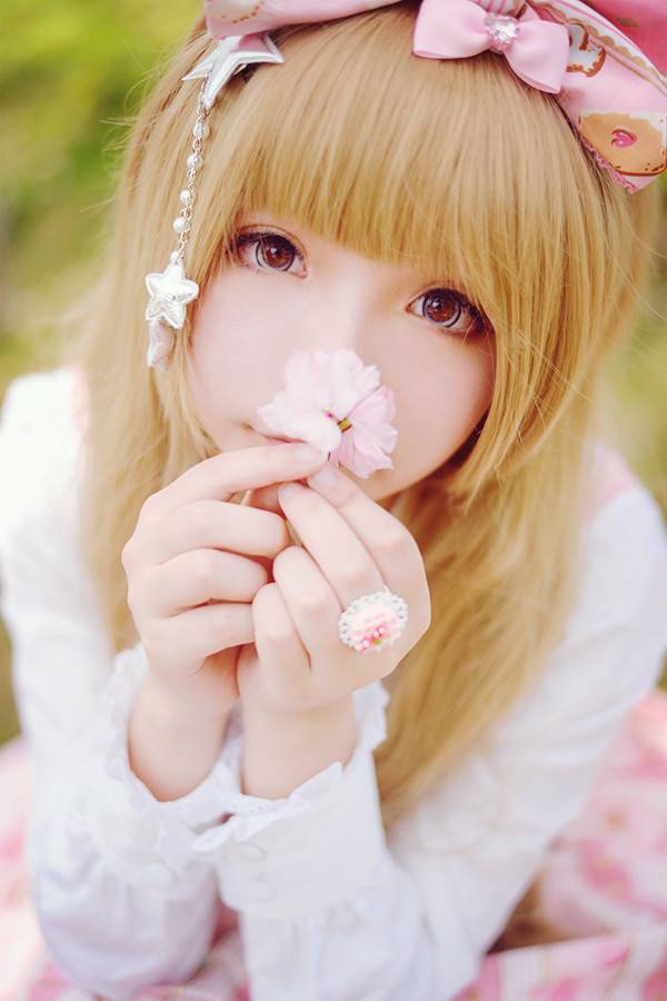 樱花初音唯美户外cos图