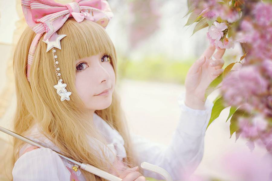 樱花初音唯美户外cos图