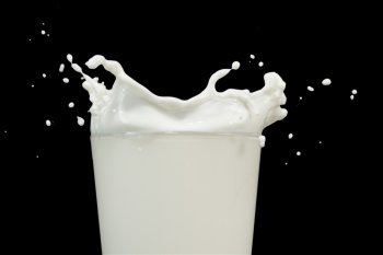 飞溅的牛奶背景素材