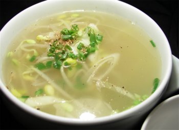 豆芽汤日式韩式美食素材图片