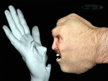 巴掌与拳头的较量网络PS图片