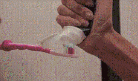 美女刷牙邪恶动态图